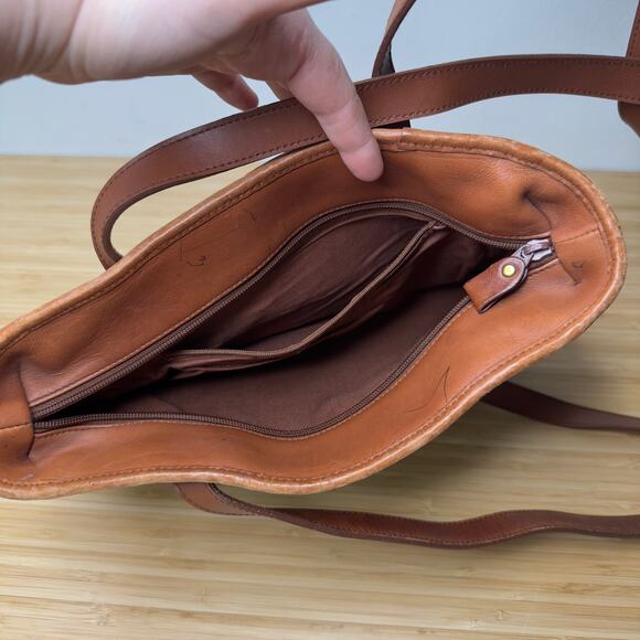 Nine West Leather Shoulder Bag Purse Hand Painted Blue Crab Coastal Marine Beach - Picture 7 of 16